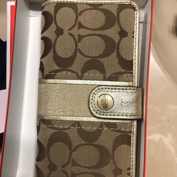 Coach Wallet - Picture 1 of 7